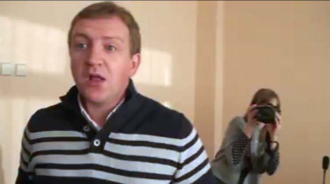 Сьогодні у Київському Окружному адмінсуді побили журналіста