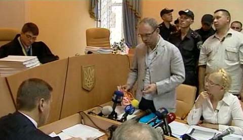 Юлія Тимошенко та її захист вимагають відкласти розгляд справи
