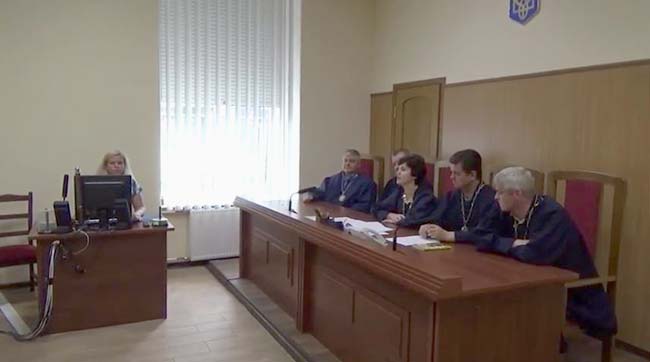 Суд над Порошенко перенесено - суддя взяла самовідвід