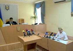 Суд над Тимошенко знову розпочався без участі захисту