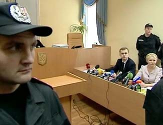 Сьогодні у печерському судилищі продовжується розгляд справи Юлії Тимошенко