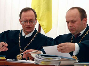 Украинский суд, призванный разбирать жалобы на итоги выборов, раздвоился
