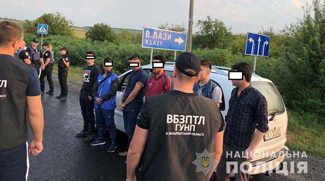 Закарпатська поліція розслідує факт переправи нелегалів таксистом-іноземцем