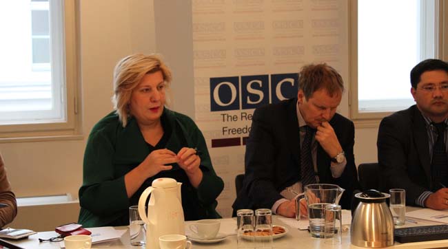 Журналісти України і Росії у офісі ОБСЄ у Відні консультуються за питань безпеки журналістів