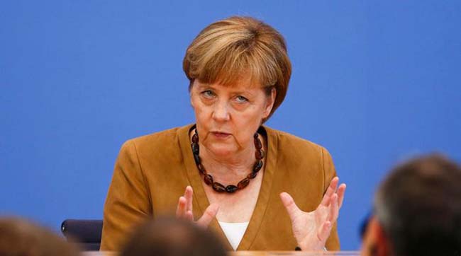 Меркель потребовала от Путина объяснений относительно присутствия военных РФ в Украине