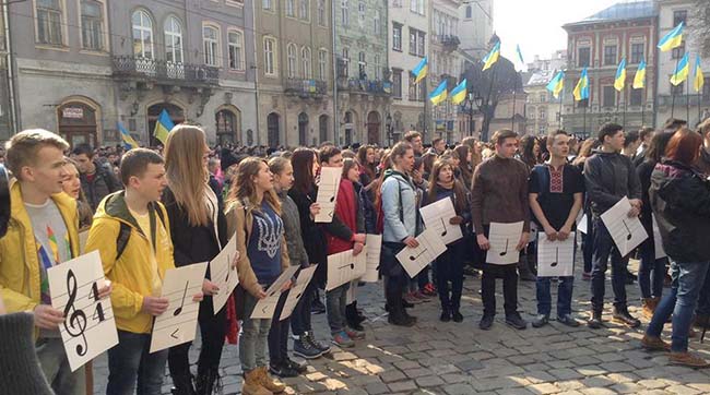 У Львові більше тисячі мешканців міста заспівали Гімн України