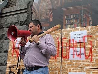 Защитник: Попов планирует рассчитаться за кресло мэра помещением магазина «Сяйво»