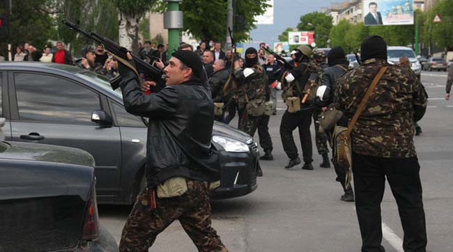 Митинг против террориста Плотницкого в «ЛНР» контролировали автоматчики
