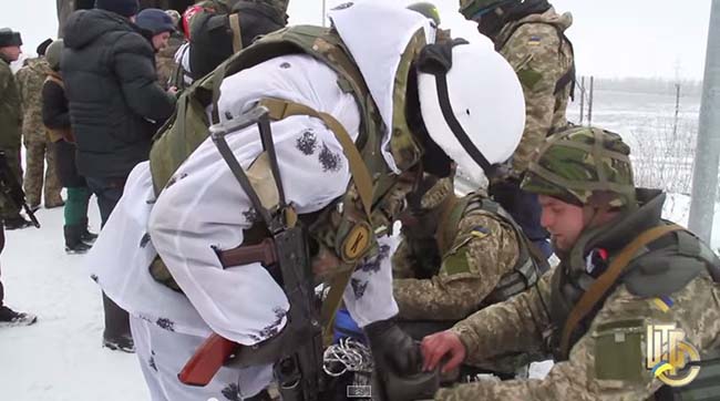 Міністр оборони пояснив, чому донецьких «кіборгів» обшукували бойовики ДНР