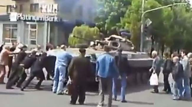 Дано объяснение странным остановкам колонн бронетехники ВСУ на Донбассе