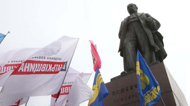Режим Януковича заборонив читати вірші Шевченка на його батьківщині