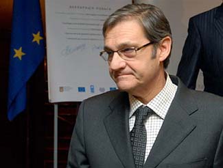 Представництву ЄС передані підписи з вимогою запровадити санкції до представників режиму Януковича