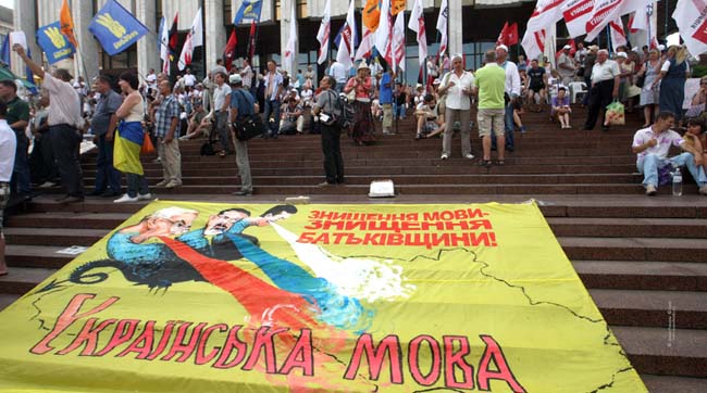 Біля Українського дому розпочалася всеукраїнська акція «Україна проти Януковича» 