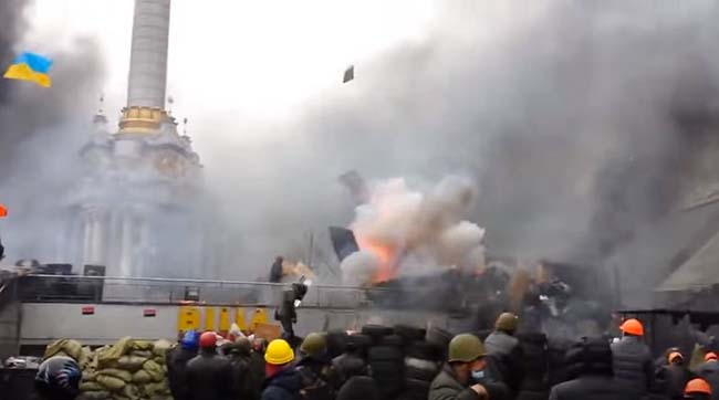 Опубліковане унікальне відео потужного вибуху на Майдані 20 лютого 2014 року