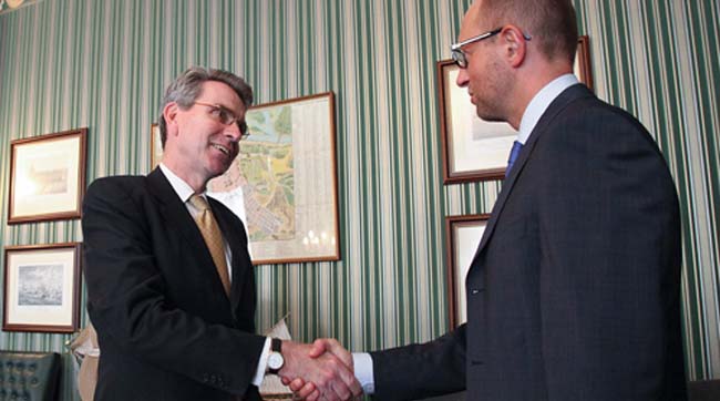 Арсений Яценюк встретился с новым послом США в Украине Джеффри Пайеттом
