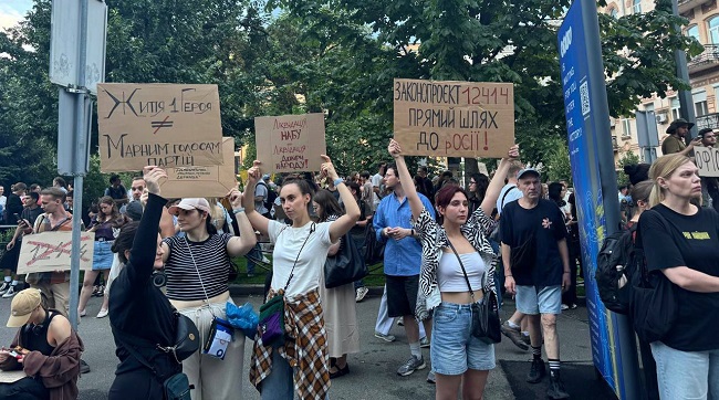 ​Зеленський - чорт: Україна вибухнула протестами