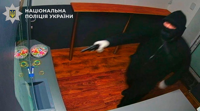 ​Невдале пограбування на Подолі: столична поліція затримала озброєного розбійника