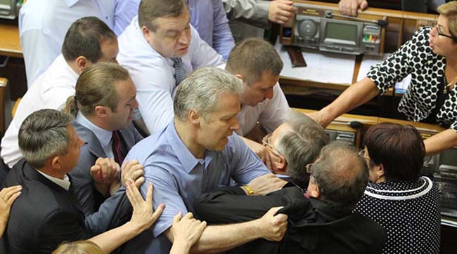 Свободівці вигнали Симоненко із зали парламенту