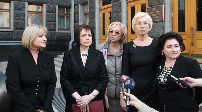 Женщины-депутаты призывают Януковича освободить Юлию Тимошенко