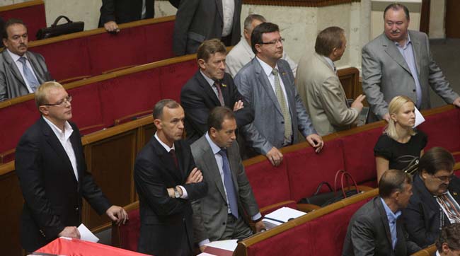 Рада відмовилася звільняти Юлію Тимошенко і Юрія Луценка
