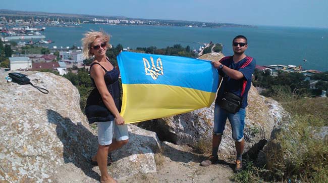 Жителю Керчи дали 15 суток за фото с украинским флагом