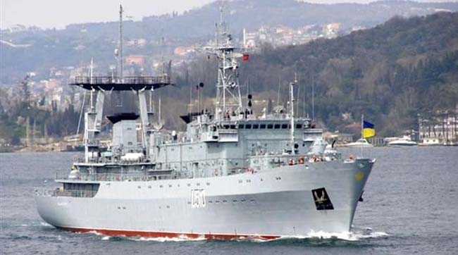 Екіпаж корабля ВМС України «Славутич» відбивався від нападу росіян – як від сомалійських піратів