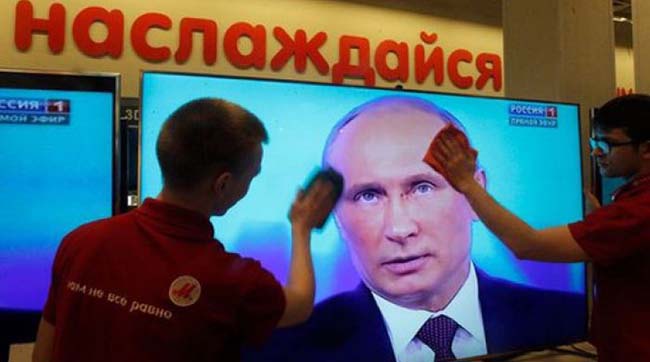 ​В Севастополе в обилии политической рекламы выборов и путин немножко повесился
