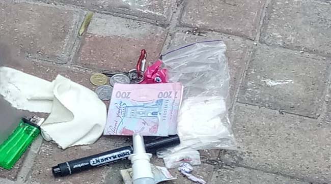 ​У центрі столиці у скутериста поліцейські вилучили наркотики