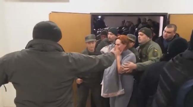 ​Штурм Киевского апелляционного суда силовиками, где рассматривалась апелляция Юлии Кузьменко по делу Шеремета