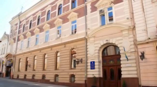 ​Апеляційним судом Чернівецької області засуджено осіб, які шантажували директора великого сільськогосподарського підприємства
