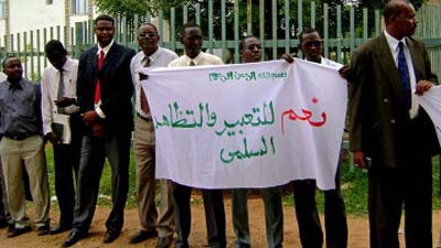 В Судане адвокаты требуют свободы собраний 