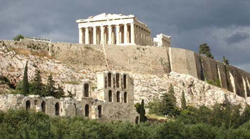 Руссо-туристо зламали стіну афінського Акрополя