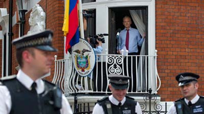 Посольство Эквадора опровергло информацию о намерениях тайно вывезти Ассанджа из Лондона