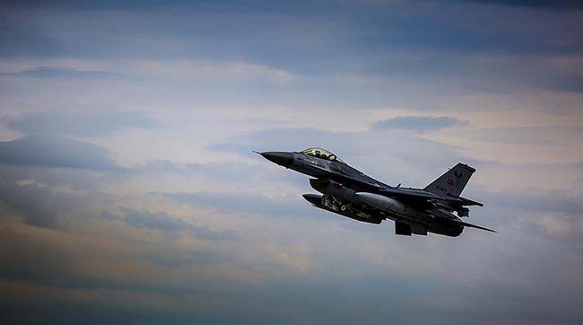 ВПС Туреччини завдали удари по об'єктах терористів на південному сході країни
