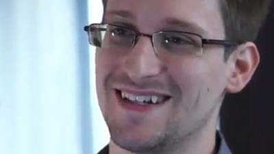 Эдварду Сноудену сохранят гражданство США, если он согласится предстать перед американской Фемидой