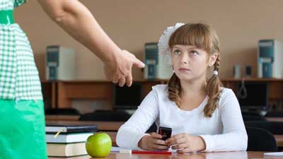 В школах Чечни запретили пользоваться мобильниками на уроках