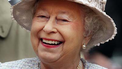 По случаю 60-летия правления Елизаветы II в Великобритании проведут военный парад