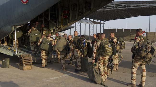 Франция начнет вывод своих войск из Мали в апреле - глава французского МИД