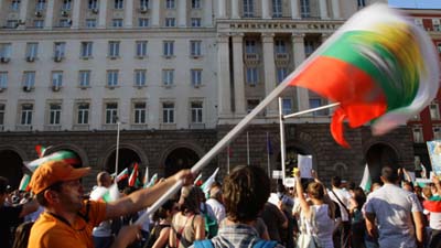 В Болгарии «под кофе у парламента» требуют досрочных парламентских выборов