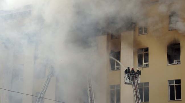 В Москве горит здание ведомства Шойгу