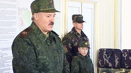 Лукашенко вирішив не повторювати долю братів-українців