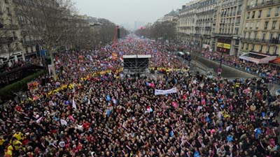 Сотни тысяч парижан вышли на манифестацию против легализации однополых браков