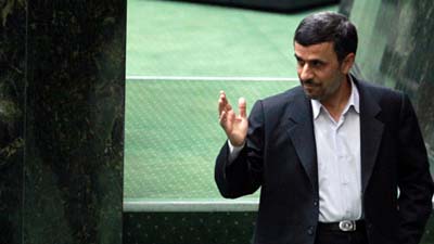 Парламент Ирана вызывает Ахмадинежада для разъяснений, связанных с падением курса местной валюты