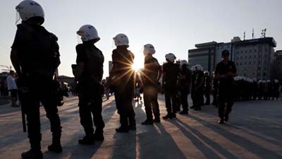 В Стамбуле полиция оцепила парк Гези, ожидая массовые манифестации