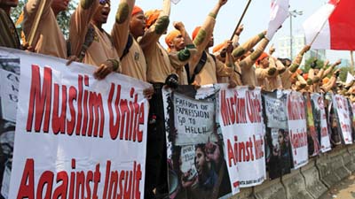 «Невинность мусульман» возле посольства США в Джакарте собрала около трех тысяч протестантов