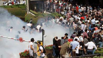 Европа потребовала расследований разгона мирных демонстраций в Турции