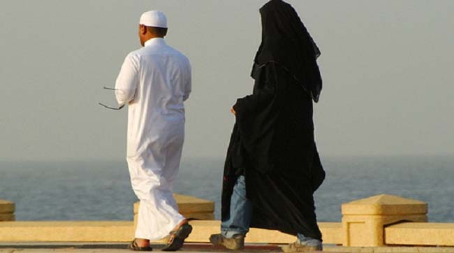 Саудовских женщин посадили на СМС-поводки
