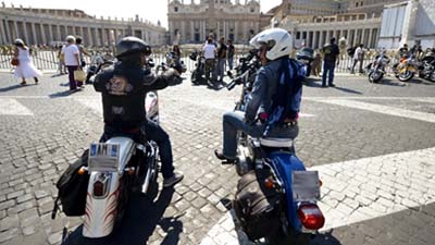 В Риме на празднике байкеров столкнулись 10 мотоциклов Harley-Davidson