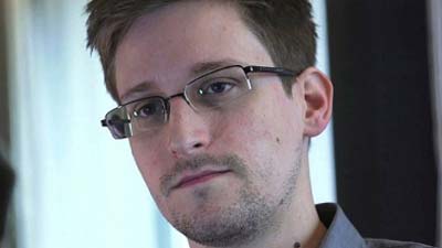 В аэропорту Шереметьево Эдвард Сноуден побеседовал с правозащитниками