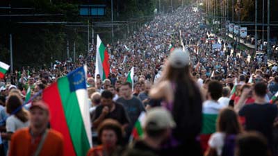 В центре Софии участники антиправительственного митинга перекрыли движение
